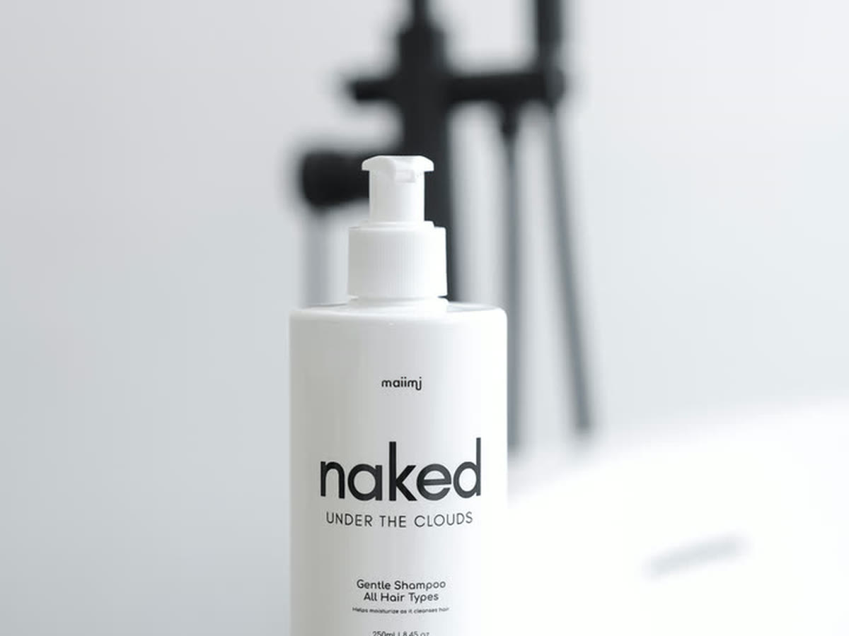Shampoo bebas SLS Naked Under The Clouds untuk perawatan rambut